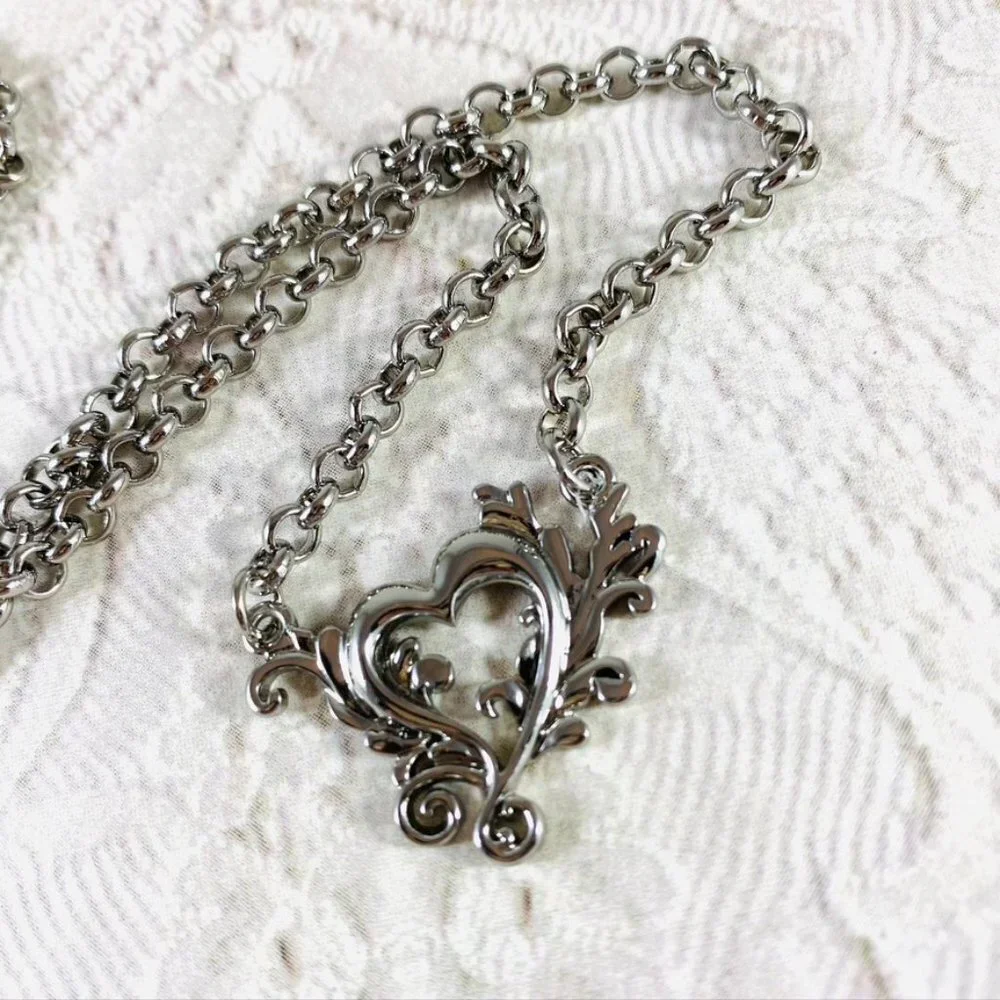 Pretty Flourished Heart Silver-tone Necklace